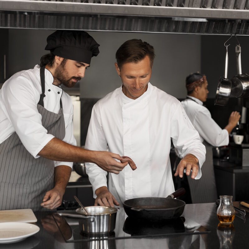 chef-working-together-professional-kitchen (2) chef-working-together-professional-kitchen (2)